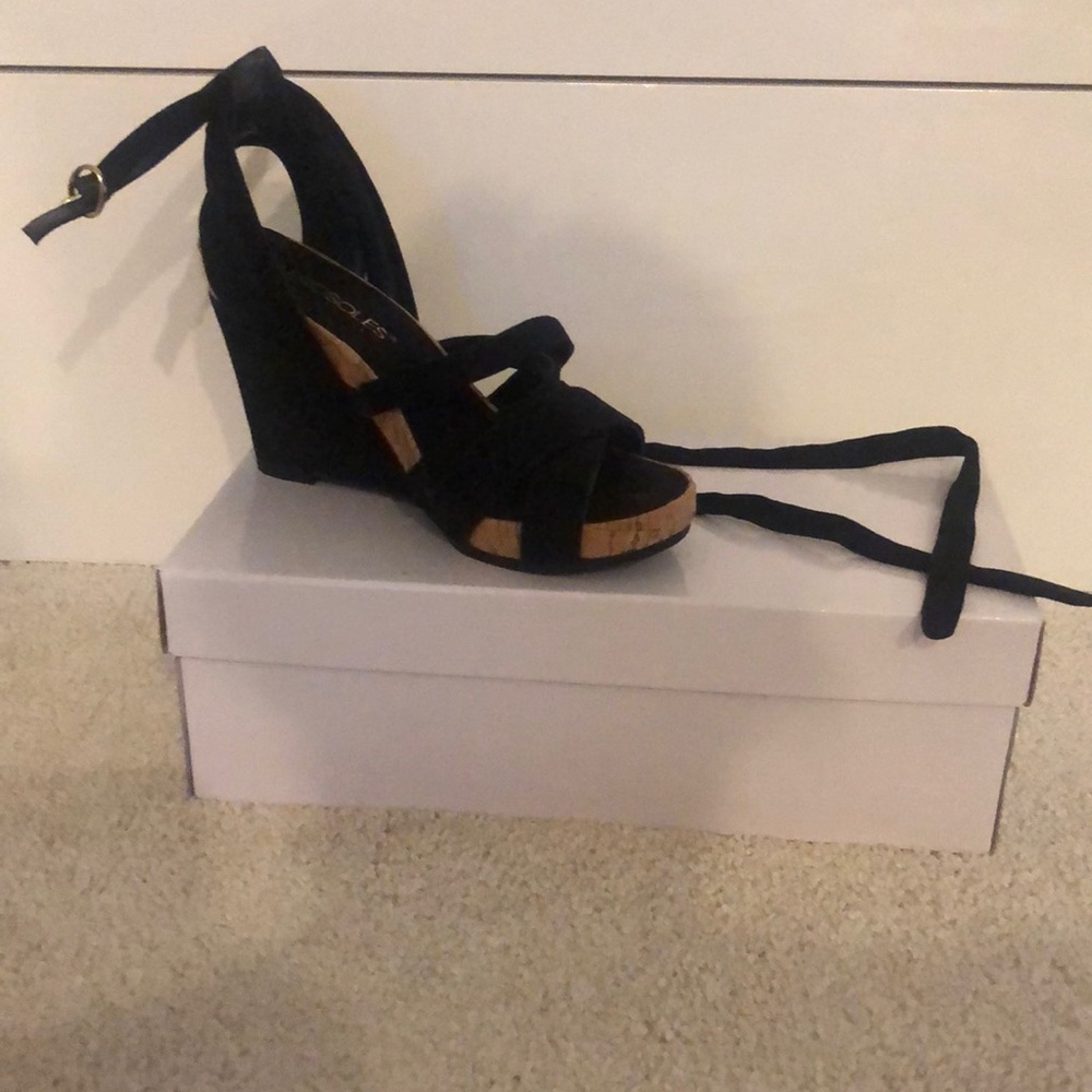 Straps Aerosoles Sandals in Black with cork bottom
